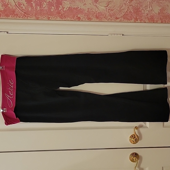 Like New aerie Black Foldover Hot Pink Wide Leg Yoga Pants - Picture 2 of 4